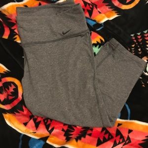 NIKE DRI FIT CAPRIS